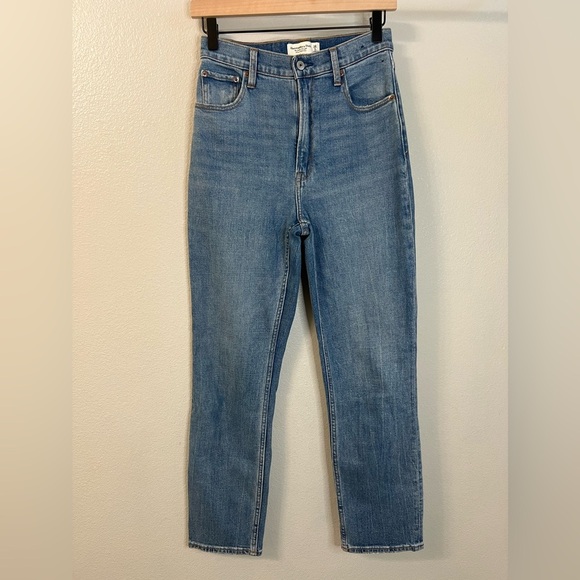 Abercrombie Curve Love Ultra High Rise Ankle Straight Jean Size 2L - Picture 4 of 10